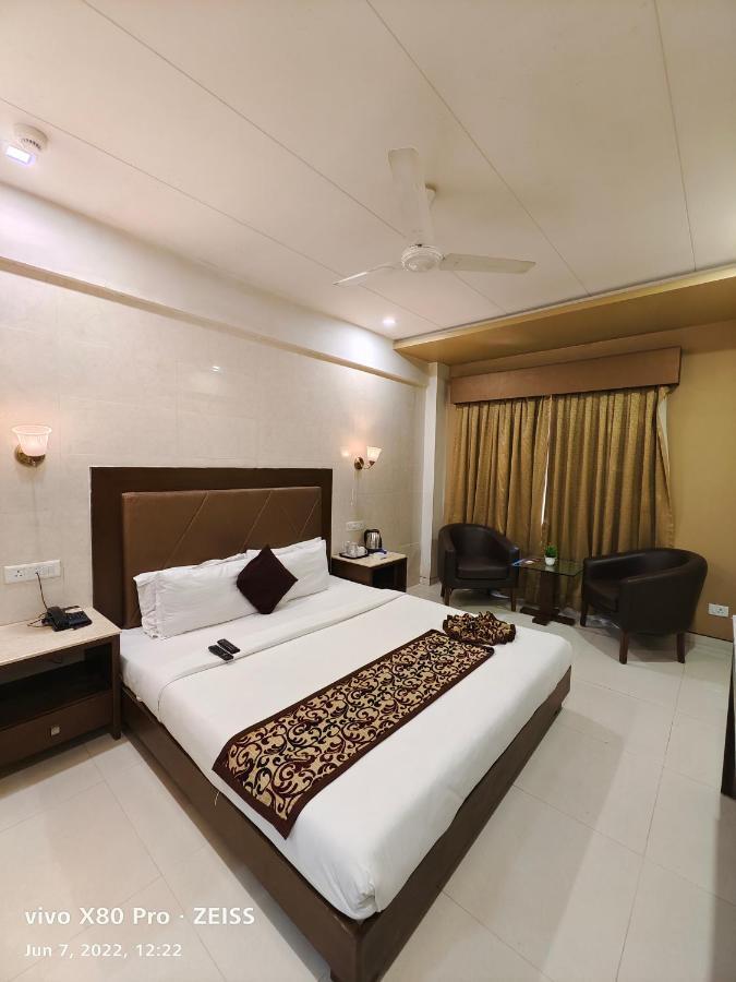 Tgv Hotel Ahmedabad Eksteriør billede