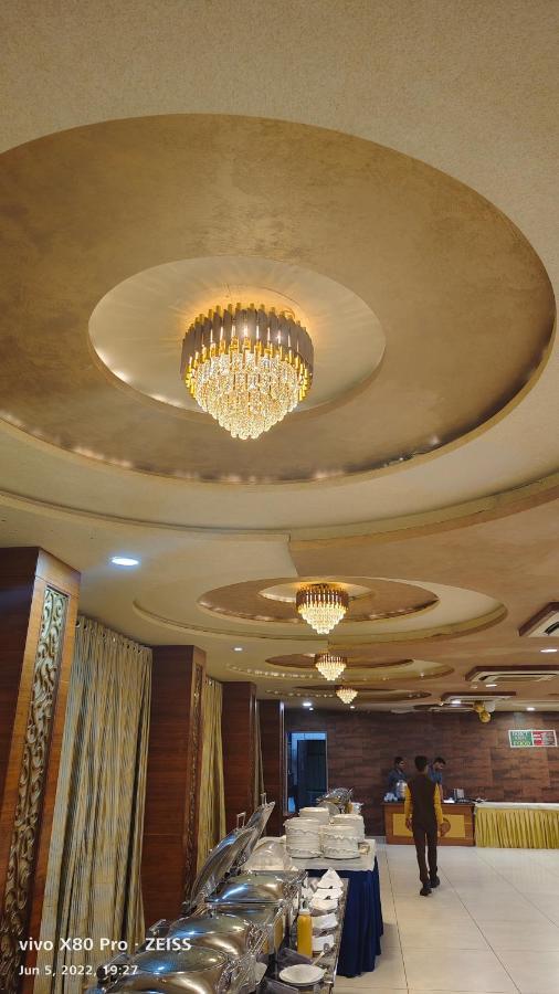 Tgv Hotel Ahmedabad Eksteriør billede